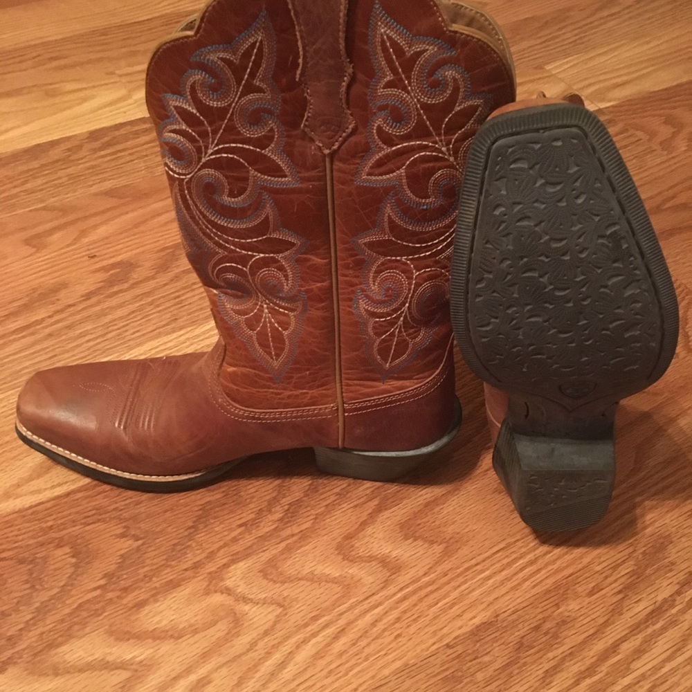 Women’s Ariat Boots - Picture 3 of 4